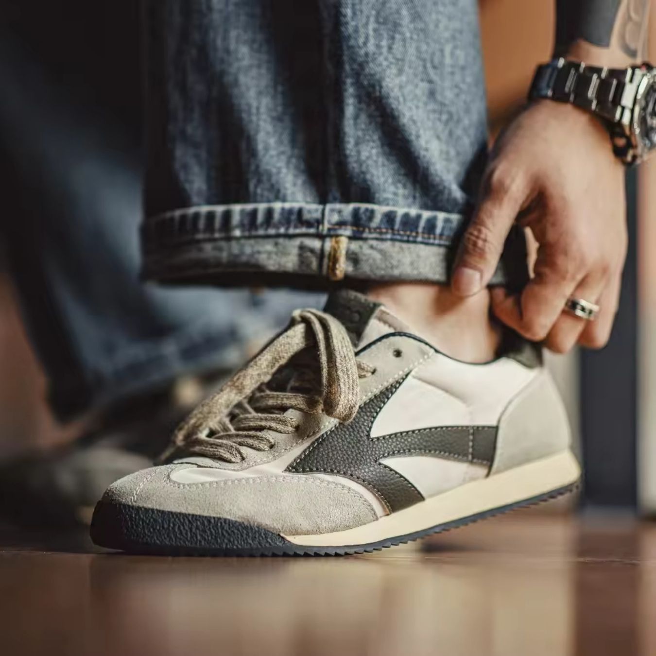 Lost Laces UAE Dubai Trendy Retro Stylish Baseball Vintage Sneakers Streetwear Low-Top Shoes Sneaker Trend Limited Edition
